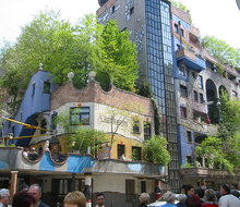 Hundertwasser-village-vienna01
